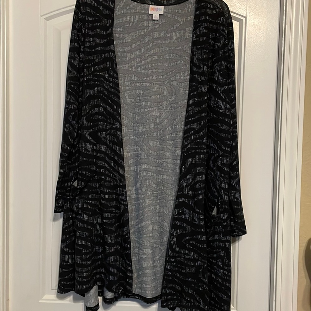 Cardigan Lularoe Caroline.